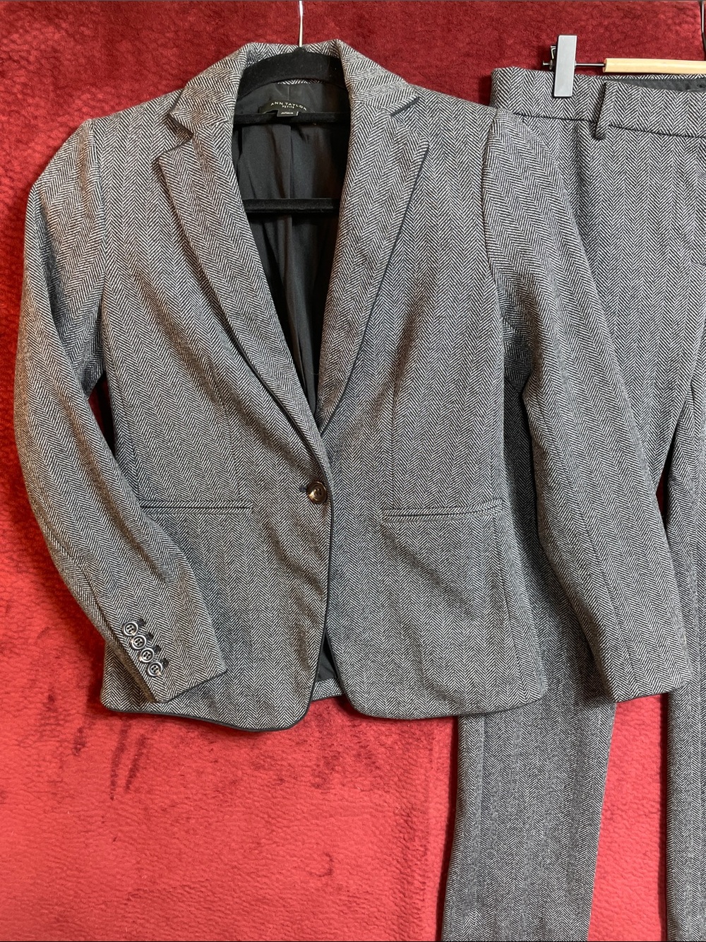 Ann Taylor Petites Herringbone Classic Gray & White Blazer & Pant Suit, 4P, 00P